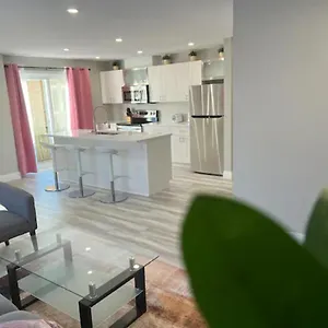 Entire 2 Bedroom Downtown - U2 Kitchener