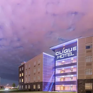 **** Hotel Clique Airport Canada