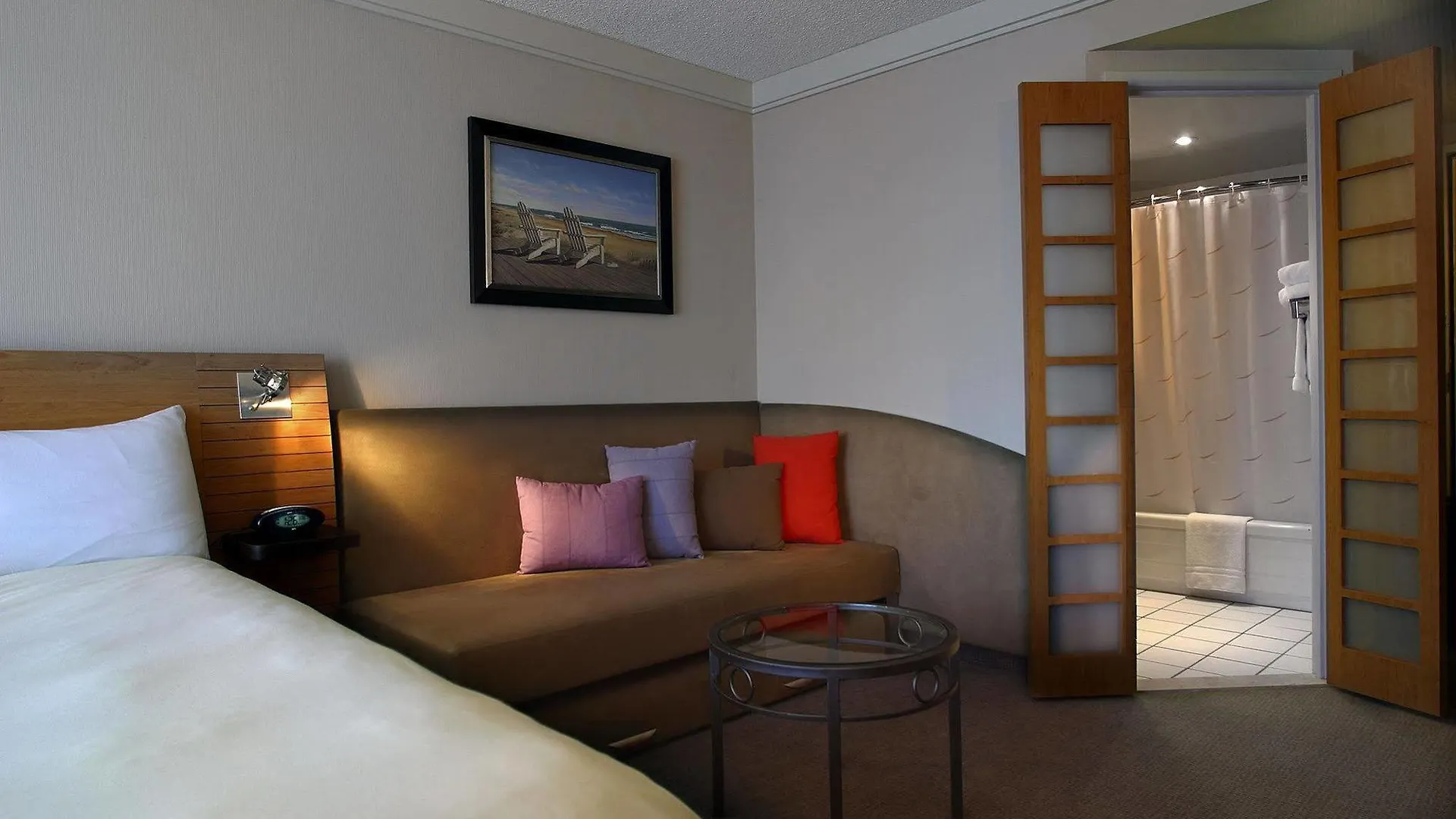 Novotel Montreal Center 4*,
